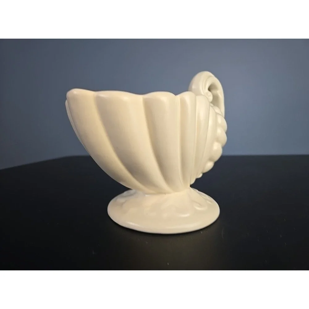 Vintage Royal Haeger Ivory White Ceramic Cornucopia Footed Planter Vase 8 x 6 in